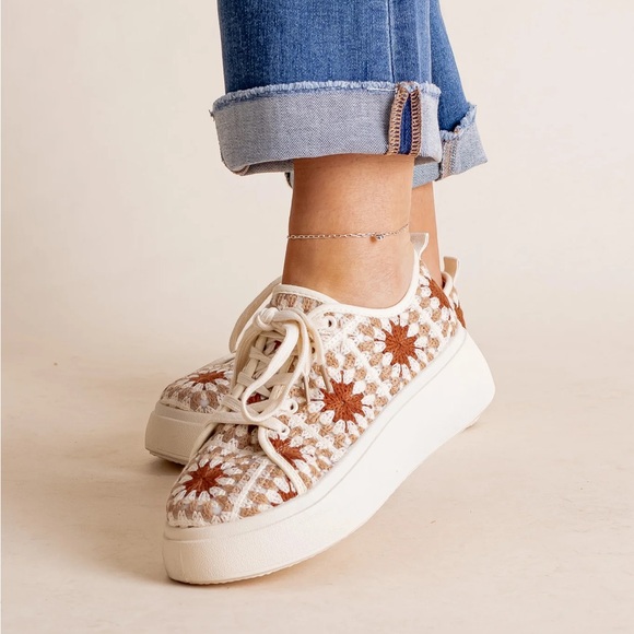 Crochet Platform Shoes - Picture 5 of 12